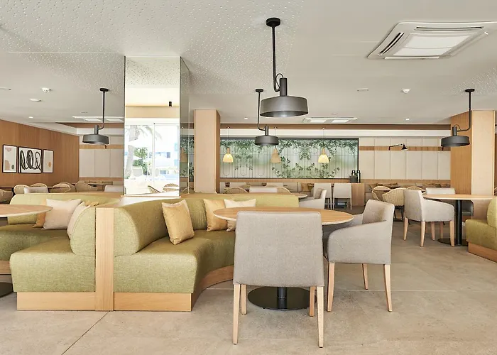 蒙泰兰豪帕萨酒店 *