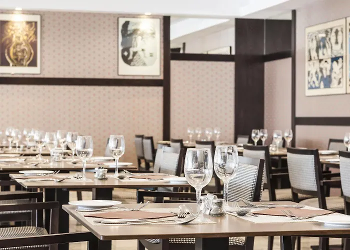 蒙泰兰豪帕萨酒店 *